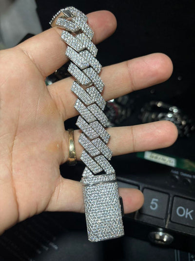 Men’s Luxury Iced Cuban Link Bracelet – Silver Diamond Finish